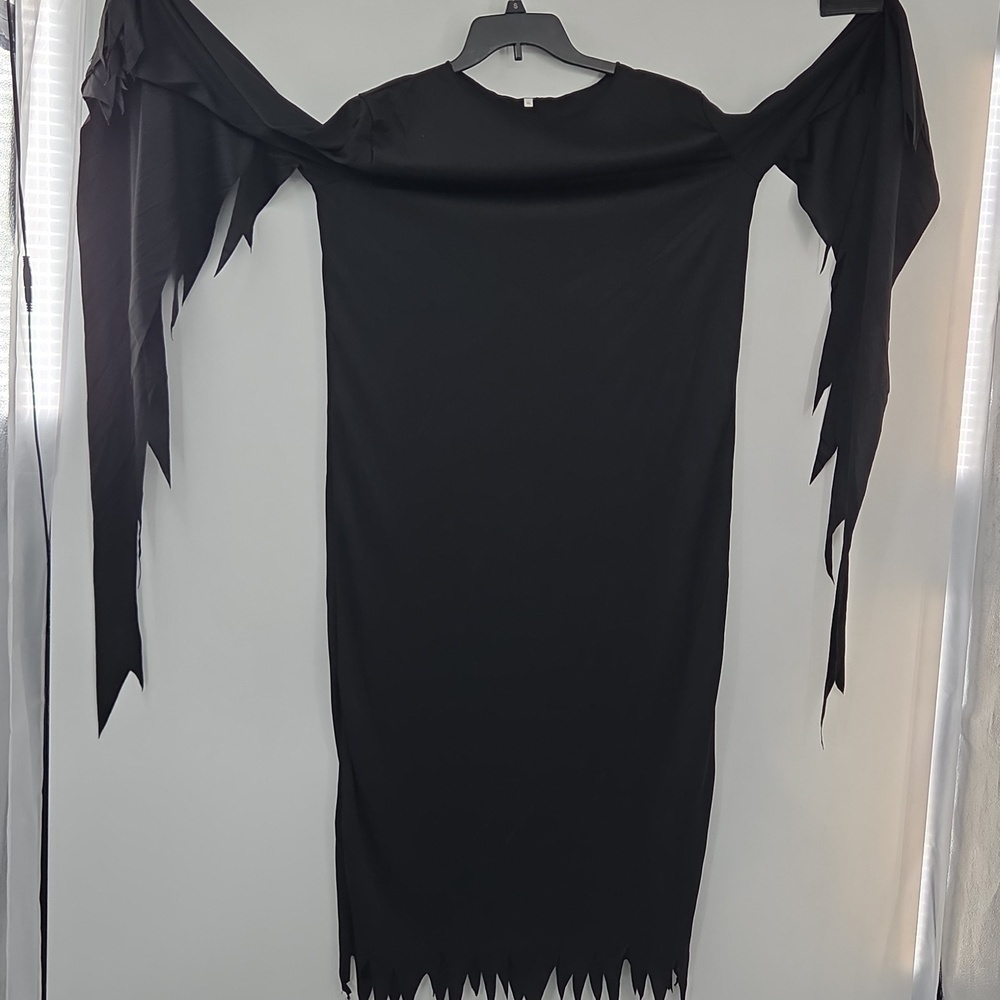 Scream Mask And Robe - Picture 12 of 16